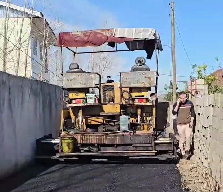 بازدید میدانی از روند اجرایی پروژه آسفالت روستای امیرهنده بالا، میان محله و پایین محله